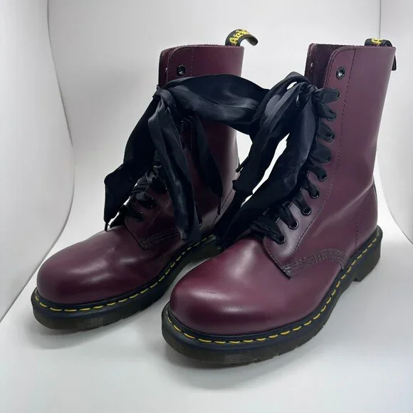 Dr. Martens 1490 Cherry Red Women's US Size 8, EU 39 Black Ribbon Lace - Picture 2 of 8